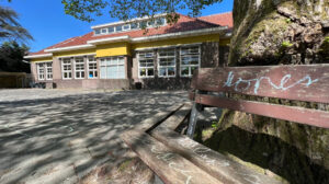 Vier groepen van De Mariaschool en De Veenvlinder zijn uitgeweken naar dit oude schoolgebouw in Eelde© RTV Drenthe Bram Koster